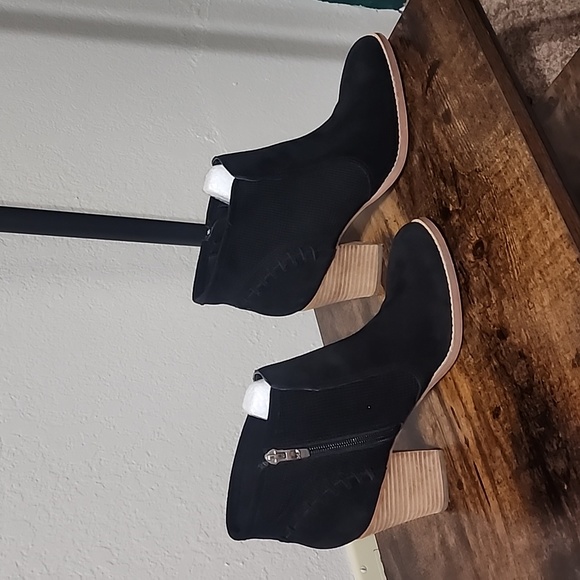 Marc Fisher black suede booties - Picture 4 of 11